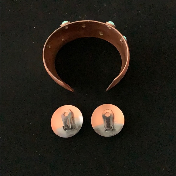 Vintage copper and turquoise cuff and earring set - Picture 2 of 4